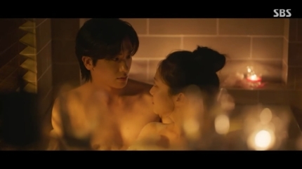 # <b>박형식</b>️<b>홍화연</b>, 욕조 <b>키스신</b>! ‘<b>보물섬</b>’ 로맨스의... 