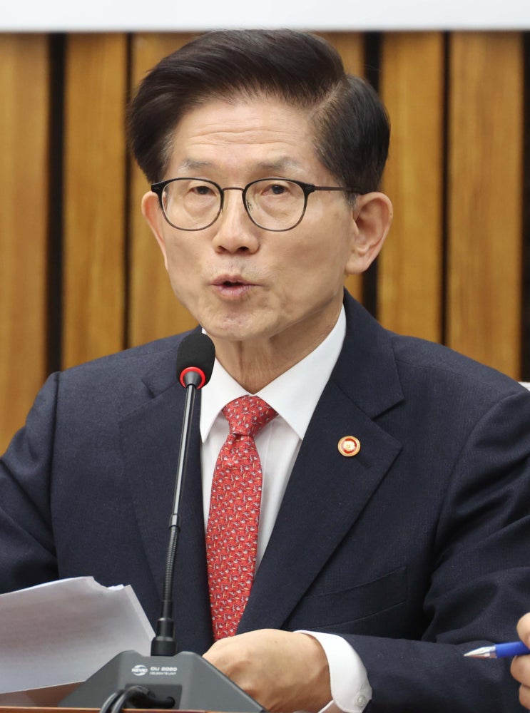 <b>김문수</b> “김구 中 국적” 발언... 주장 따랐다”며 <b>사퇴 촉구</b>