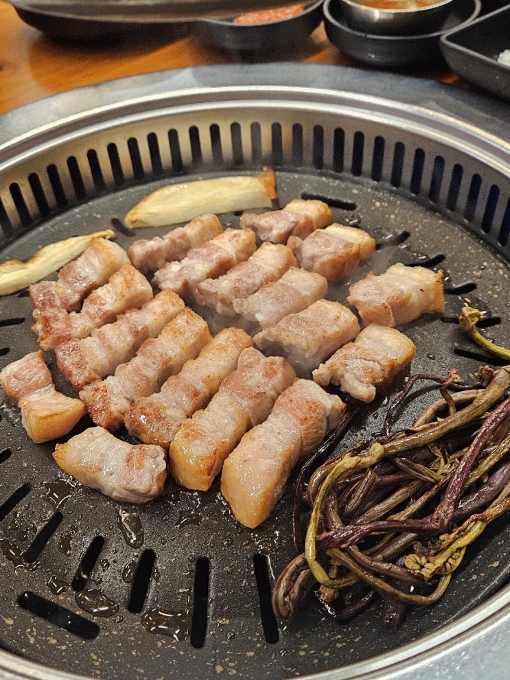  사직동 고기집 구워주는 숙성 삼겹살 맛집 사직식당