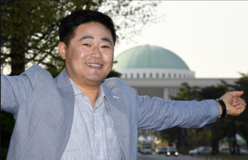 윤석열 김건희 비판하고 가짜 보수가 되어버린, 김무성 보좌관 출신 우파 '장성철' 시사평론....