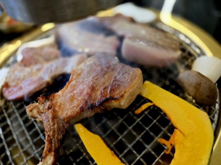  제주 송당 동화마을 맛집 제이팜 정육식당에서 맛본 돼지구이모둠과 돈마호크
