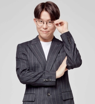 <b>토니안</b>, "베개에 피가 흥건했다” 귀까지 <b>잘라</b>..극심한 <b>우울증</b>... 