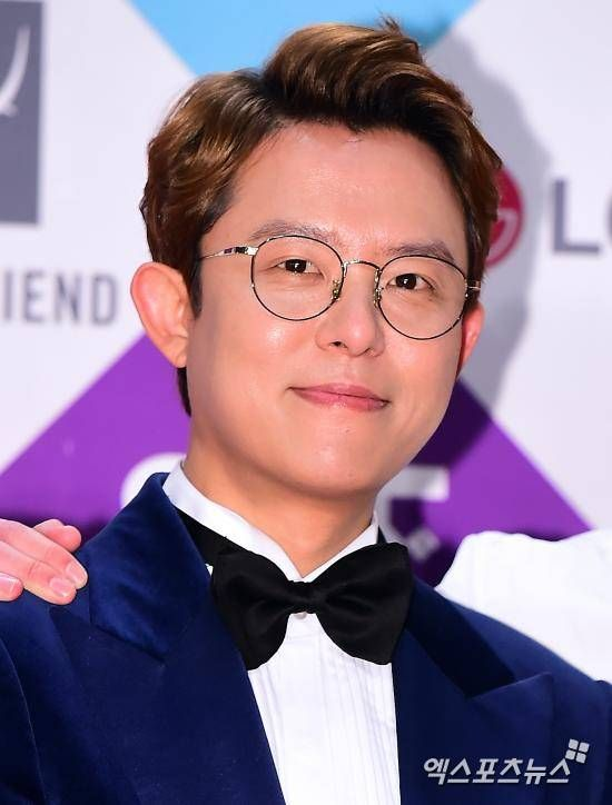 '母 4명' 토니안 "침대에 피가 흥건, 삭발된 채 발견…머리로 거울 깨" 충격 고백 (미우새)[종합]