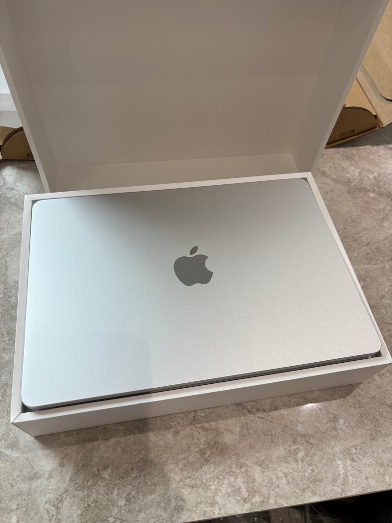 Apple 2024 맥북에어 13 M2 (8C CPU 8C GPU)/16GB/256GB 구매 후기