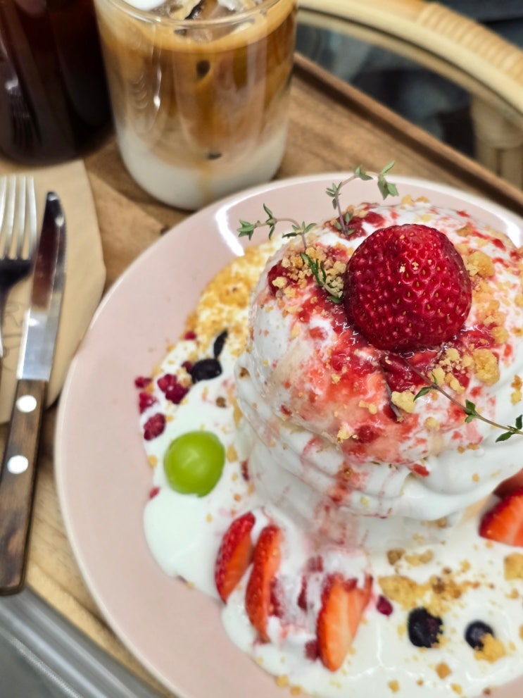  올데이스위츠 : 서현 디저트 카페 딸기 파블로바 맛집