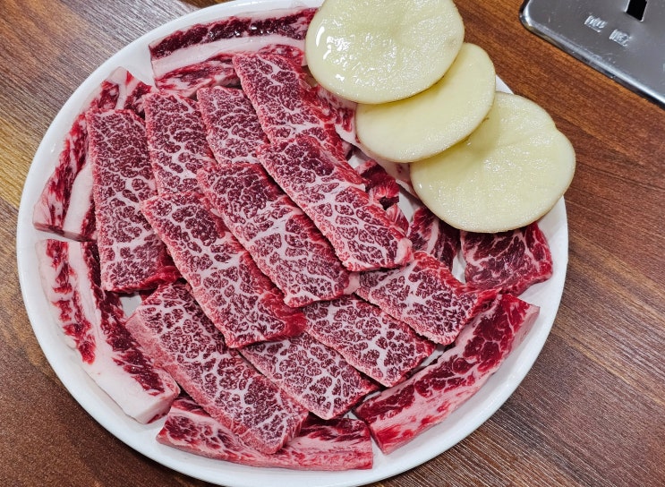  포항 이동 한우 맛집 질좋은 국내산 암소 소고기  '정담한우한돈'