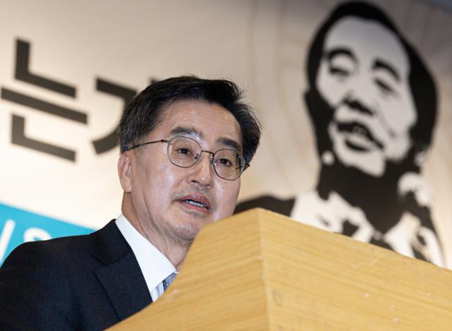 <b>김동연</b> "<b>이재명</b> 만나 대통령 임기단축 강력히 얘기할 것"