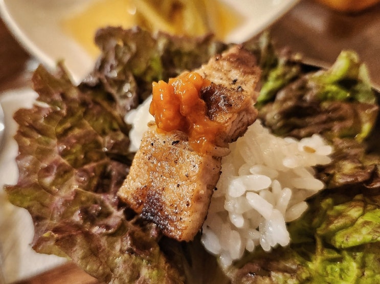 [파주 맛집] 토향 웰빙쌈밥, 입안 가득 퍼지는 참숯의 풍미를 선사하는 파주 삼겹살 맛집 (파주 헤이리마을 맛집, 애견동반 식당, 파주 밥집)