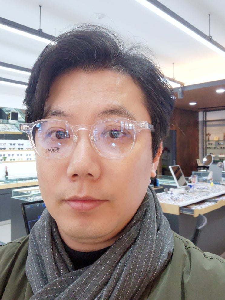  광명 소하동안경 '렌즈베리 광명소하점' - 친절하고 섬세한 검사로 내 눈에 알맞는 안경을 맞춰여!