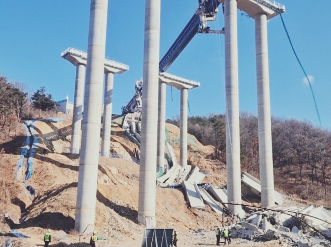 천안 <b>안성 고속도로 붕괴</b> 공사장 교각 <b>사고</b>