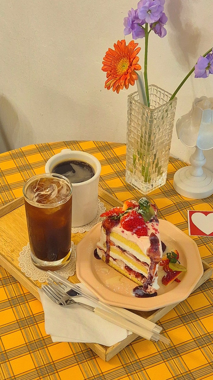  케이크가 맛있는 대화하기 좋은 전포동 카페 어바웃타임(ABOUT TIME)