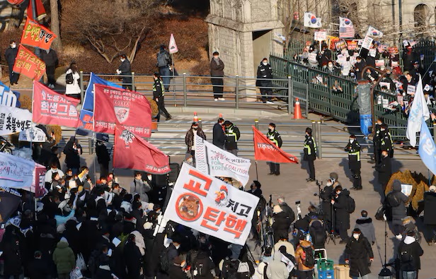 캠퍼스로 번진 <b>탄핵찬반</b>…서울대, 경찰 투입 검토 (2025년... 