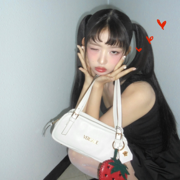  아이브 레이 콩순이 스타일 페미닌룩 패션 베르사체 앰버서더?