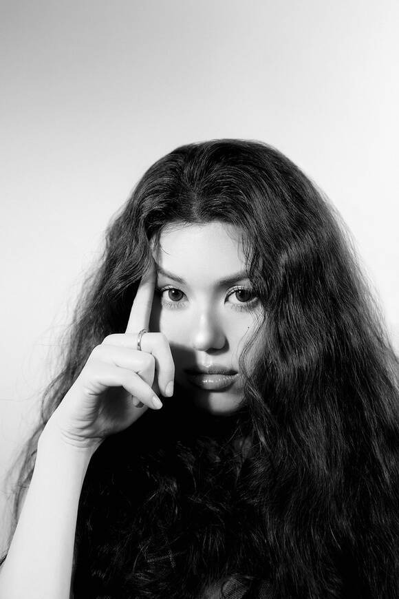 ‘뉴진스 다니엘 언니’ <b>올리비아 마쉬</b>, <b>표절 의혹</b> 인정·사과