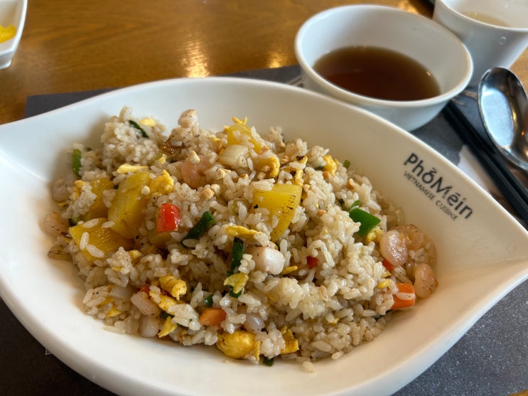  망우역 상봉엔터식스에 위치한 직장인 맛집 <포메인 상봉이노시티점>(파인애플볶음밥)