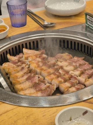  [군포/산본 맛집] 삼겹살 찐 맛집 맛찬들왕소금구이 산본직영점 이제 직원분이 얼굴도 알아보는 내돈내산 n 회차 방문 숙성 삼겹살 맛집