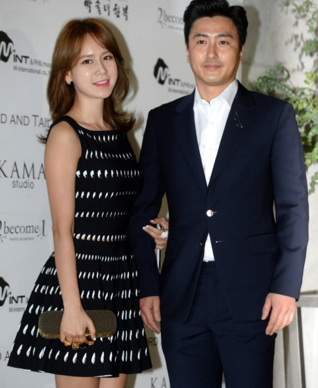 '1박에 1억' <b>안정환</b><b>이혜원</b>, 초호화 <b>두바이</b> 여행 떠났다... 