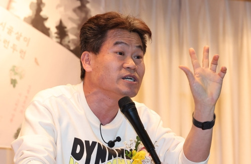 전한길, 국회 찾아 "<b>尹 탄핵</b>시 <b>헌재</b>는 가루돼…헌법재판관은... 