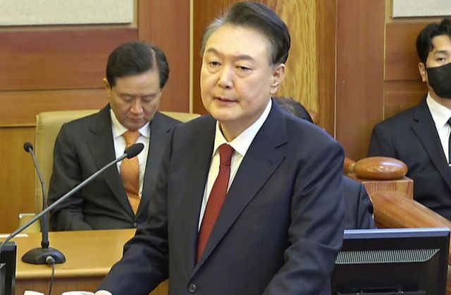 67분 동안 차분하더니… 윤 대통령, 정청래 노려보며 언성 높여