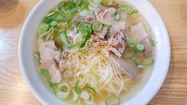 멸치육수에도 돔베고기가 잘 어울리는 신세계 고씨네 천지국수 짱맛있었음 멸치육수에도 돔베고기가 잘 어울리는 신세계 고씨네 천지국수 짱맛있었음