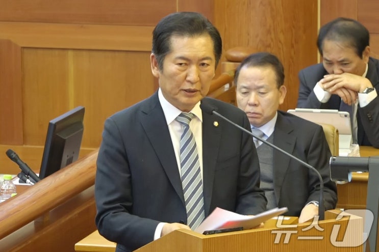<b>정청래</b> 의원, 과거 안기부 폭행 언급하며 <b>눈물</b>의 최종변론... 
