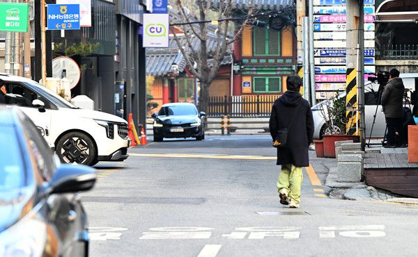 광주 도심서 경찰관 공격한 흉기 난동범, 실탄 맞고 숨져