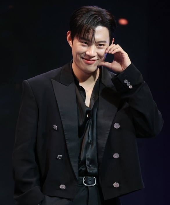 배우 김성철 <b>골드랜드</b> 남자주인공 <b>출연</b> 뮤지컬 남자 순위 1위... 
