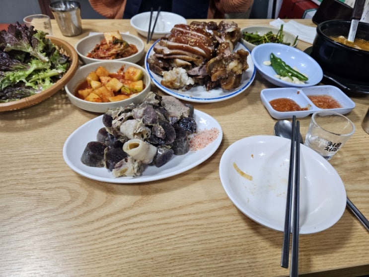 공덕맛집ㅣ순대국도 주는 친절한 족발 맛집  "장수족발"
