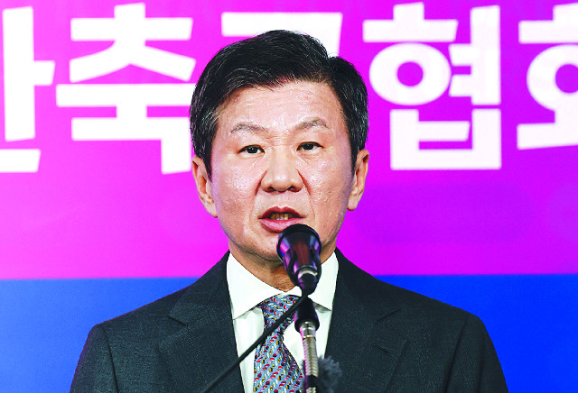 '<b>4연임</b>' <b>정몽규</b> "첫 당선 때보다 뜻깊어... 축구 팬들 오해 풀겠다"