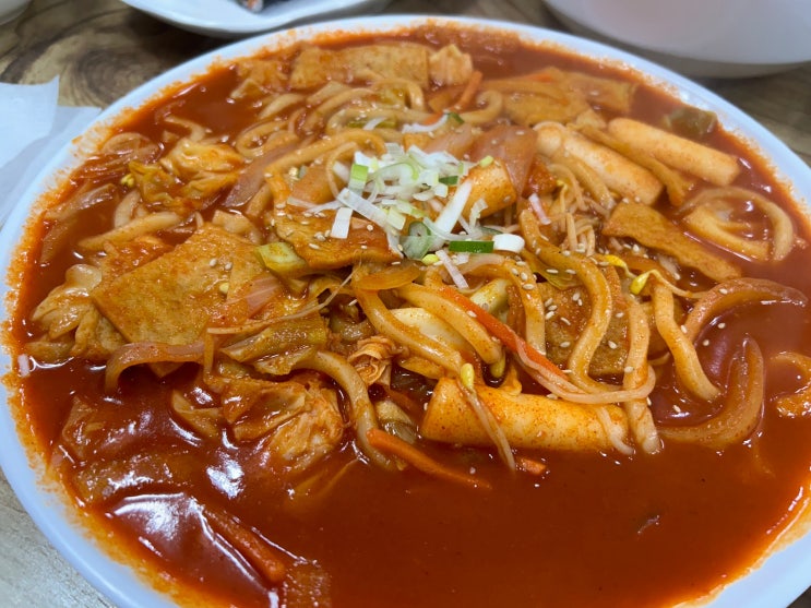  언제먹어도 질리지 않는 안암오거리 분식 맛집<이공김밥>(작은참치김밥, 참치김치김밥,떡라면, 우볶이, 김치만두, 치즈돈까스)