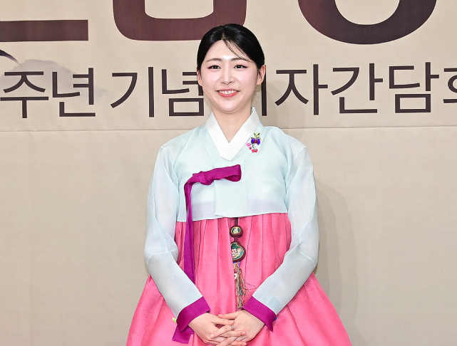 홍주연 아나운서, 진품명품 합류! <b>전현무 결혼설 언급</b>