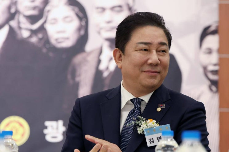 김병기 의원, ‘국민신뢰’ 위해 <b>김형석 독립기념관장 사퇴</b>해야
