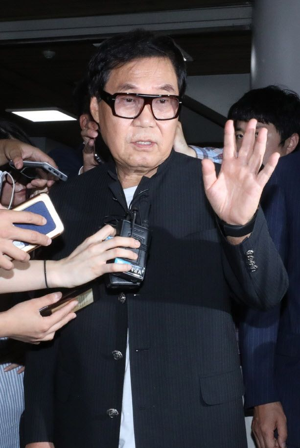 '<b>조영남</b> 대작' 공범 <b>매니저</b>의 국가배상 <b>소송</b>…오늘 대법 선고