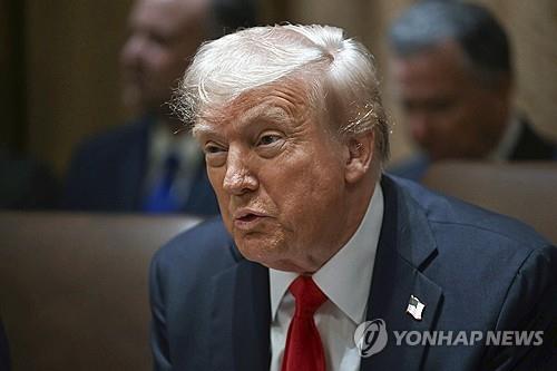 트럼프 "美, 우크라 안전보장에 불참…EU에 25% 관세 곧 발표" 트럼프 "美, 우크라 안전보장에 불참…EU에 25% 관세 곧 발표"