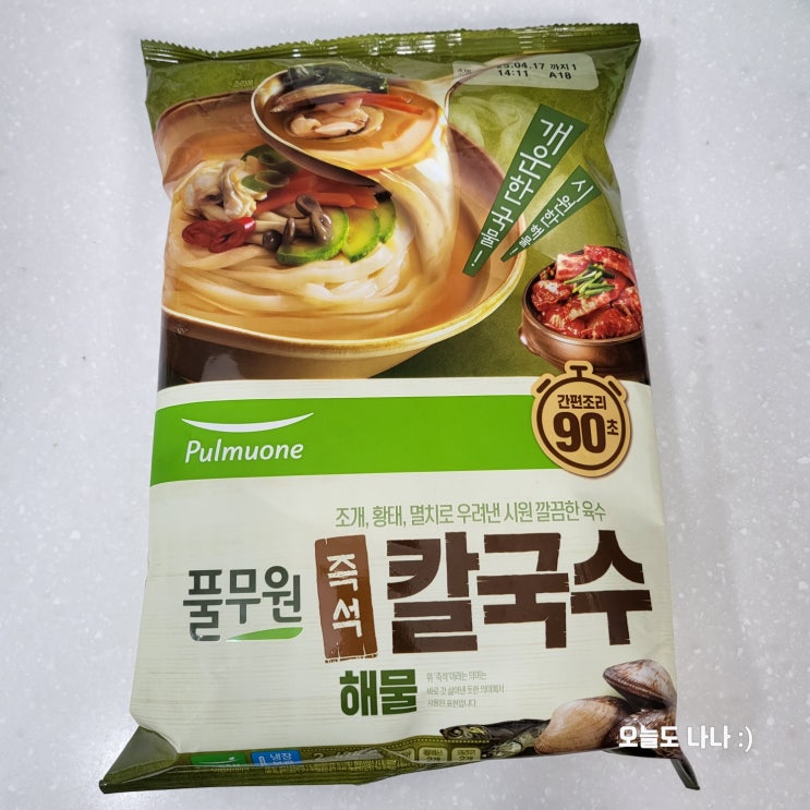  노브랜드 할인할 때 사면 좋은 풀무원 해물칼국수 :D