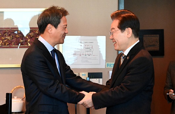 <b>임종석</b>, <b>이재명</b>과 <b>회동</b>…"<b>이재명</b> 넘어서려는 인물 지지" 발언... 