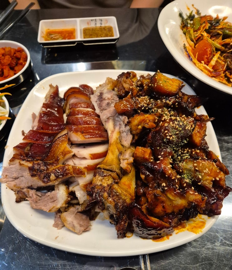 막국수와 순두부찌개 서비스 상동맛집 화덕에구운쑈유족발 상동본점 막국수와 순두부찌개 서비스 상동맛집 화덕에구운쑈유족발 상동본점