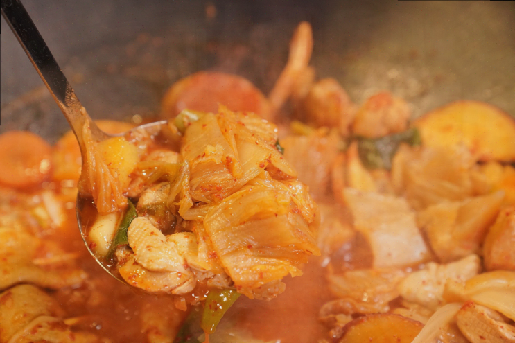  건대맛집, 가족 외식에 최고의 선택인 통큰솥뚜껑닭볶음탕 건대점