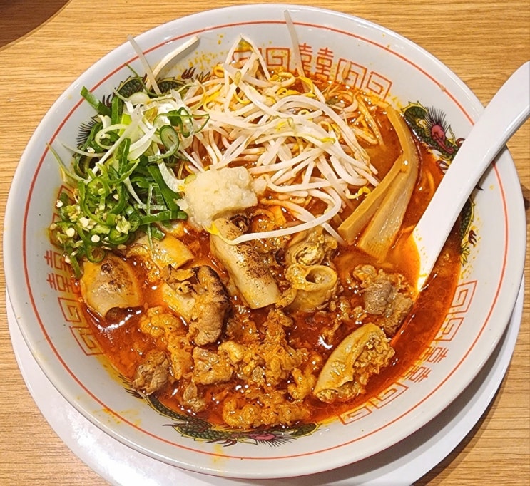  멘츠루 신촌점 - '소곱창라멘(모츠라멘)?' 곱창전골 맛이 나는 신촌 라멘 맛집 리뷰