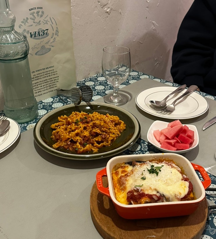  신촌 데이트 맛집 비아37 유럽 분위기의 이대역 파스타