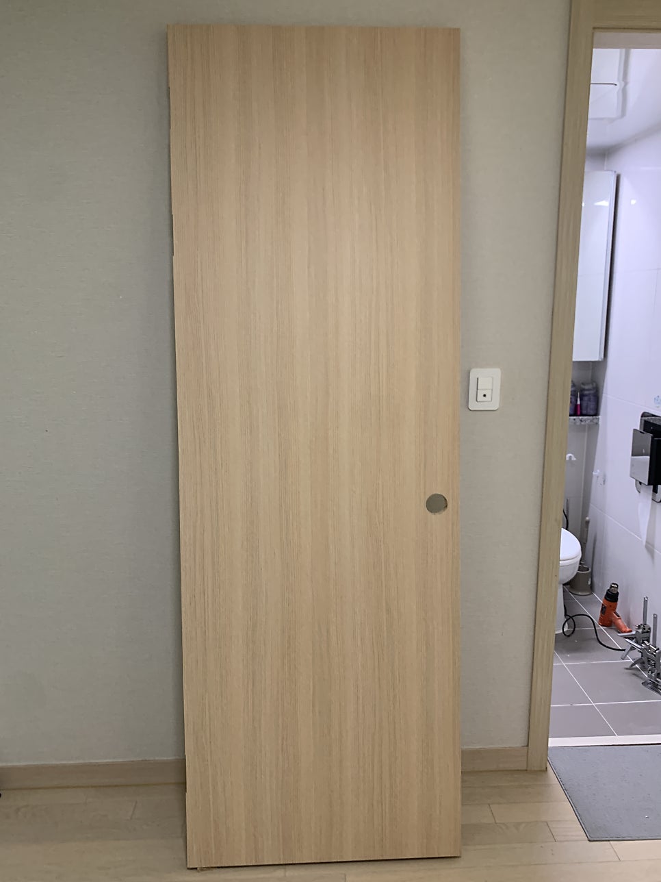 구멍난문보수 파손찍힌문복원수리 판교강남