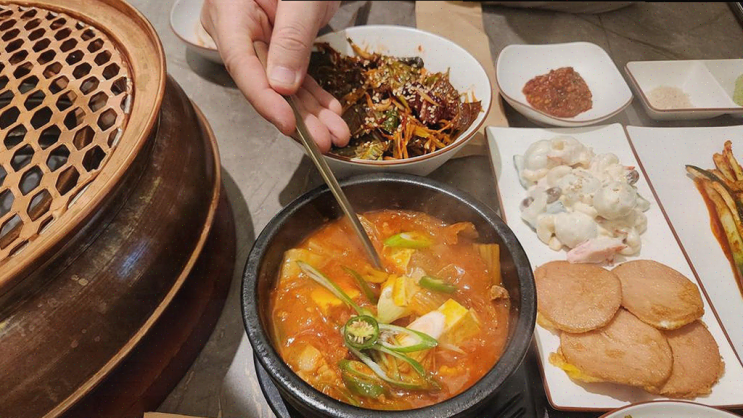  가족 외식에 딱 좋은 제주돌담, 품질 뛰어난 흑돼지 삼겹살