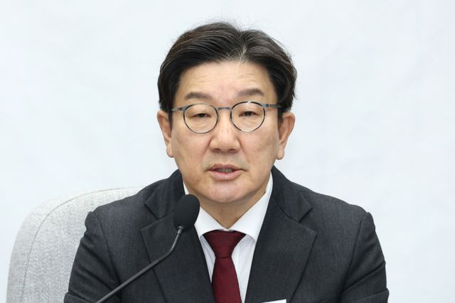 국민의힘, 기초수급자 1인당 25~50만원 선불카드 지원 추진