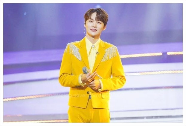 현역가왕2 우승자 <b>박서진</b> 논란 군면제 <b>가족사</b> 성형 변천사