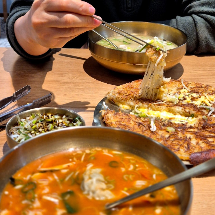  얼큰한 국물과 치즈감자전의 조합 역삼동 맛집 선덕칼국수 방문 후기