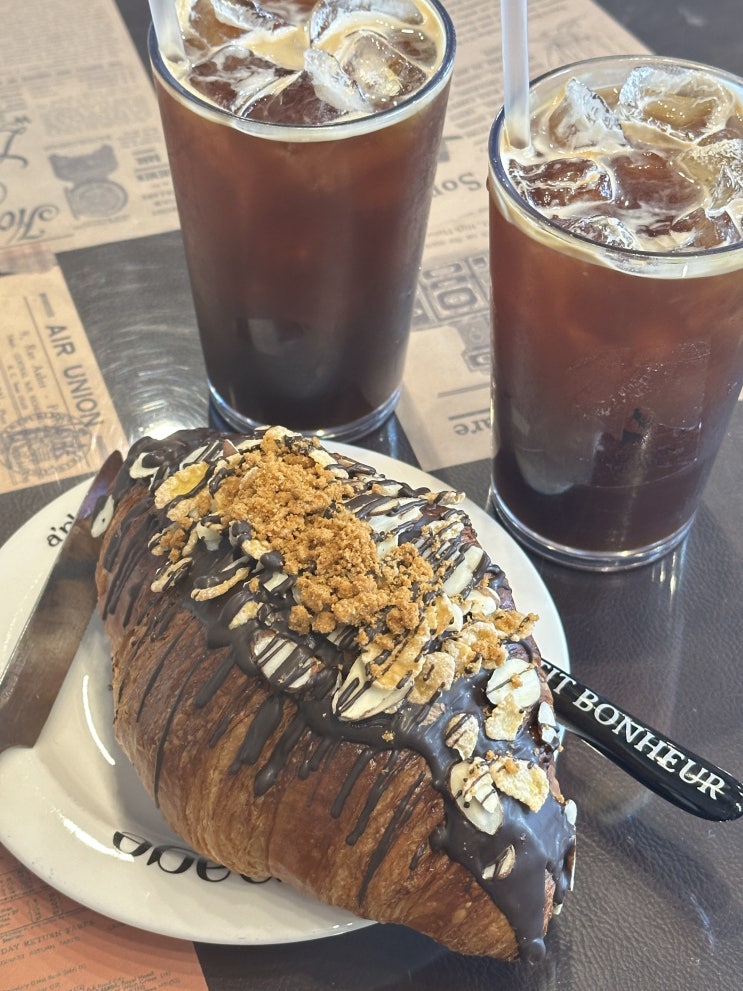  아메리칸스퀘어 송도 리뷰 아메리카노와 더티초코 크로와상, 그리고 빵 천국카페!