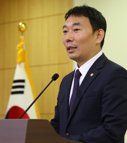 <b>김용민 국회의원</b> 프로필, 나이 고향 학력 성향 경력,'마약과의... 