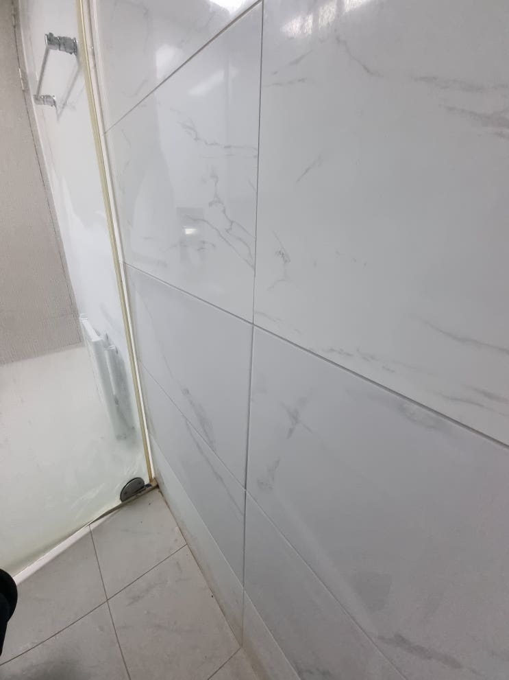  화장실타일 부분수리 틈새 들뜸 깨짐 보수
