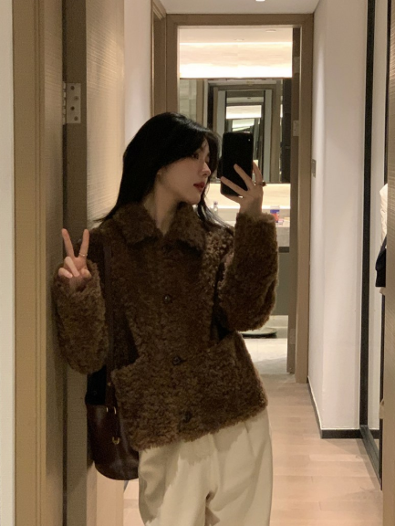  봄 기온별 옷차림으로 딱인 여자 페이크퍼 양털 후리스 자켓 코디 추천