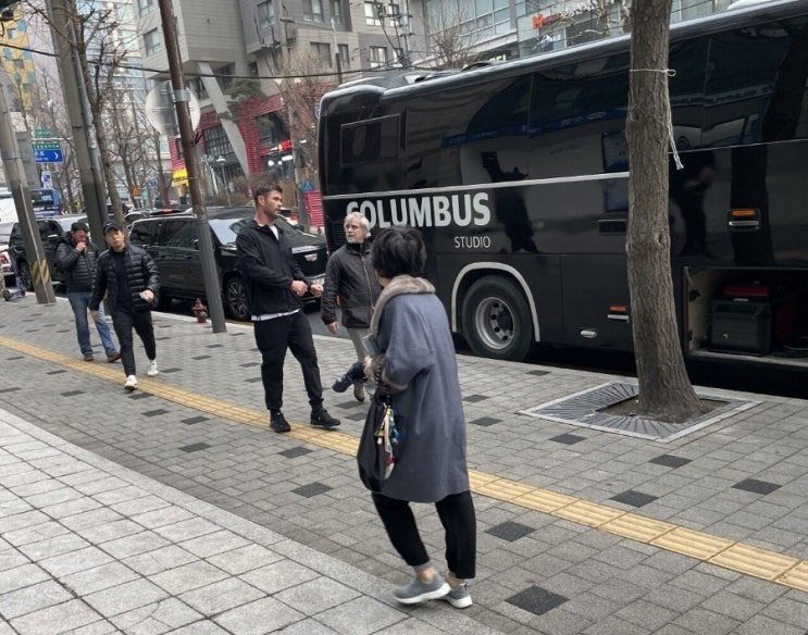 '토르' 크리스 헴스워스, 비밀리에 내한...신촌에서 <익스트랙션3> 촬영중?! '토르' 크리스 헴스워스, 비밀리에 내한...신촌에서 <익스트랙션3> 촬영중?!